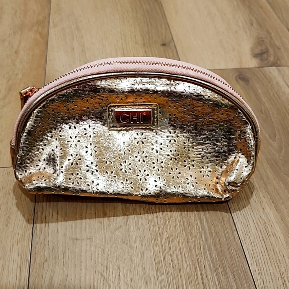 NWOT Chi Zippered Pouch